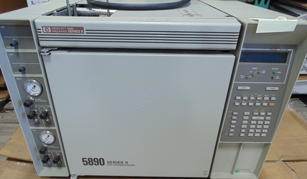 Hewlett Packard 5890 Gas Chromatograph